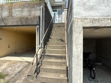 【神奈川県/横浜市磯子区栗木】横浜市磯子区栗木2丁目　中古戸建 アプローチ