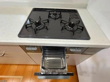 【東京都/練馬区西大泉】練馬区西大泉4丁目　中古戸建 キッチン：三口コンロ