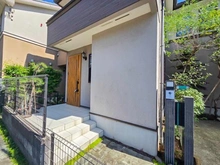 【神奈川県/横浜市青葉区奈良】横浜市青葉区奈良5丁目　中古戸建 玄関