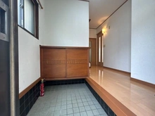 【神奈川県/横浜市神奈川区菅田町】横浜市神奈川区菅田町　中古戸建 玄関