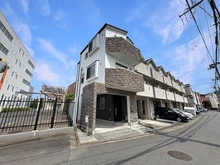 【神奈川県/川崎市中原区宮内】川崎市中原区宮内1丁目　中古戸建 外観：写真中央