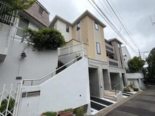 【神奈川県/川崎市宮前区馬絹】川崎市宮前区馬絹3丁目 新築戸建 1号棟 外観：全2棟　中央