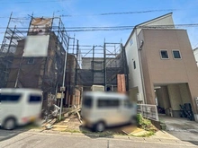 【神奈川県/横浜市旭区上白根町】旭区上白根町 新築戸建 1号棟 建築中の外観：全3棟　中央