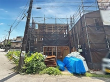 【神奈川県/横浜市旭区上白根町】旭区上白根町 新築戸建 3号棟 建築中の外観：全3棟　中央