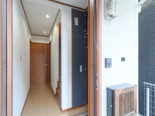 【神奈川県/横浜市鶴見区朝日町】鶴見区朝日町1丁目　中古戸建 玄関
