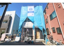 【神奈川県/横浜市鶴見区朝日町】鶴見区朝日町2丁目　新築戸建　1号棟 建築中の外観