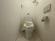 【神奈川県/川崎市宮前区野川本町】宮前区野川本町1丁目 新築戸建　5号棟 トイレ：1階