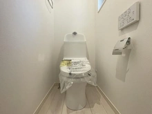 【神奈川県/川崎市宮前区野川本町】宮前区野川本町1丁目 新築戸建 6号棟 トイレ:1階