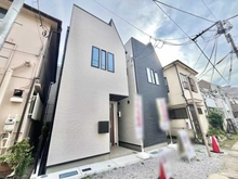 【東京都/新宿区高田馬場】新宿区高田馬場4丁目　新築戸建てB棟 外観：全2棟／手前側