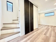 【東京都/新宿区高田馬場】新宿区高田馬場4丁目　新築戸建てB棟 階段