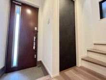 【東京都/新宿区高田馬場】新宿区高田馬場4丁目　新築戸建てB棟 玄関