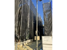 【東京都/三鷹市上連雀】三鷹市上連雀9丁目新築戸建　2号棟 建築中の外観：全4棟／左側、前から2番目