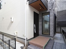 【東京都/武蔵野市桜堤】武蔵野市桜堤3丁目戸建 2号棟／全8号棟 玄関