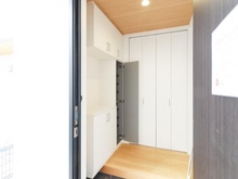 【東京都/武蔵野市桜堤】武蔵野市桜堤3丁目戸建 2号棟／全8号棟 玄関