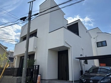 【東京都/国分寺市西恋ヶ窪】国分寺市西恋ヶ窪4丁目新築戸建 1号棟／全3号棟 外観：全3号棟、角地、公道 南東側5.0ｍから見て一番左側。