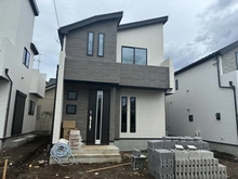 【東京都/三鷹市北野】三鷹市北野4丁目新築戸建 B号棟／全3棟 建築中の外観：全3号棟、中央の戸建