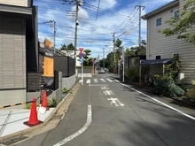 【東京都/武蔵野市境】武蔵野市境3丁目新築戸建 前面道路：南西側 5.75ｍ 公道