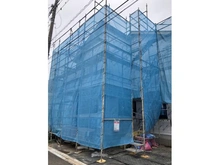 【東京都/西東京市南町】西東京市南町2丁目新築戸建　1号棟／全2号棟 建築中の外観：全2号棟、写真中央（南西側公道4.0ｍから見て左側）