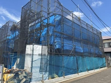 【東京都/練馬区下石神井】練馬区下石神井2丁目 新築戸建　2号棟／全2号棟 建築中の外観：全2号棟 南側4.0ｍ公道から見て 右側