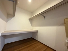 【東京都/小金井市東町】小金井市東町1丁目中古戸建 収納：ウオークインクローゼット付きです。