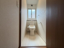 【東京都/小金井市東町】小金井市東町1丁目中古戸建 トイレ：全階トイレ付きです。