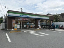 【東京都/調布市国領町】調布市国領町5丁目中古戸建 ファミリーマート調布品川通り店（現地より約156m）