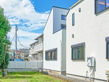 【東京都/杉並区西荻南】杉並区西荻南1丁目新築戸建 2号棟／全2号棟 外観：全2号棟、奥側の物件