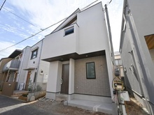 【東京都/杉並区阿佐谷南】杉並区阿佐谷南1丁目 新築戸建 A号棟 建築中の外観：全2号棟 北側私道から見て 左側の物件