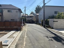 【東京都/三鷹市上連雀】三鷹市上連雀1丁目新築戸建 1号棟／全2号棟 前面道路：西側公道 幅員約6メートル反対側