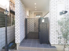 【東京都/杉並区善福寺】杉並区善福寺1丁目 新築戸建全 3号棟/全5号棟 玄関