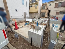 【東京都/大田区中央】大田区中央8丁目　新築戸建てA号棟 建築中の外観：≪全2棟≫左
