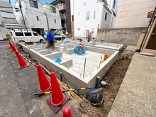 【東京都/大田区中央】大田区中央8丁目 新築戸建てB号棟 建築中の外観:≪全2棟≫手前