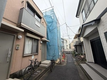 【東京都/大田区中央】中央2丁目新築住宅全1棟 建築中の外観：全一棟真ん中