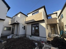 【東京都/葛飾区奥戸】葛飾区奥戸4丁目　新築戸建　B号棟 建築中の外観：全9棟現場／手前側