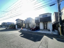 【千葉県/市川市福栄】市川市福栄4丁目　新築戸建2号棟 外観：全2棟現場／左