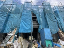 【千葉県/市川市新田】市川市新田2丁目　No.3 建築中の外観：全6棟現場（写真中央3号棟）