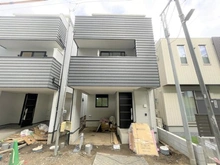 【千葉県/市川市新田】市川市新田5丁目　B号棟 外観：全2棟現場（写真中央B号棟）