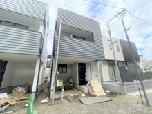 【千葉県/市川市新田】市川市新田5丁目　B号棟 外観：全2棟現場（写真中央B号棟）