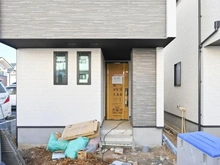 【東京都/江戸川区北小岩】江戸川区北小岩3丁目　新築戸建　A号棟 建築中の外観：中央（全５棟）