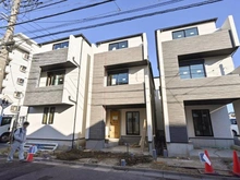 【東京都/江戸川区北小岩】江戸川区北小岩3丁目　新築戸建　D号棟 建築中の外観：中央（全５棟）