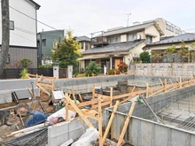 【東京都/葛飾区柴又】葛飾区柴又7丁目　新築戸建1号棟 建築中の外観：全2棟現場／奥側