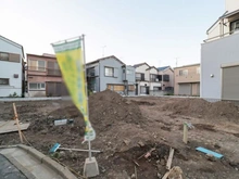 【東京都/江戸川区大杉】江戸川区大杉2丁目　新築戸建2号棟 現地（建築前）：全3棟現場／真ん中奥部分