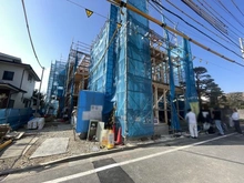 【東京都/葛飾区新宿】葛飾区新宿1丁目　1号棟 建築中の外観：全3棟現場　写真左側中央奥1号棟