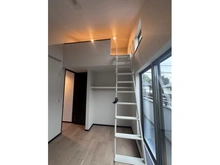 【東京都/府中市新町】府中市新町一丁目新築戸建 洋室：※写真上部はロフト