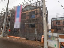 【東京都/府中市日新町】府中市日新町第11 2号棟 建築中の外観：全7棟・写真中央