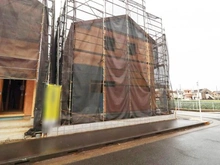 【東京都/府中市日新町】府中市日新町第11 4号棟 建築中の外観：全7棟・写真中央