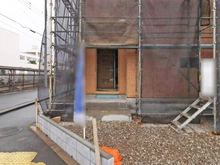 【東京都/府中市日新町】府中市日新町第11 4号棟 玄関：全7棟・写真中央