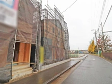 【東京都/府中市日新町】府中市日新町第11 4号棟 前面道路：全7棟・写真中央