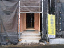 【東京都/府中市日新町】府中市日新町第11 5号棟 玄関：全7棟・写真中央