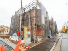 【東京都/府中市日新町】府中市日新町第11 6号棟 建築中の外観：全7棟・写真中央